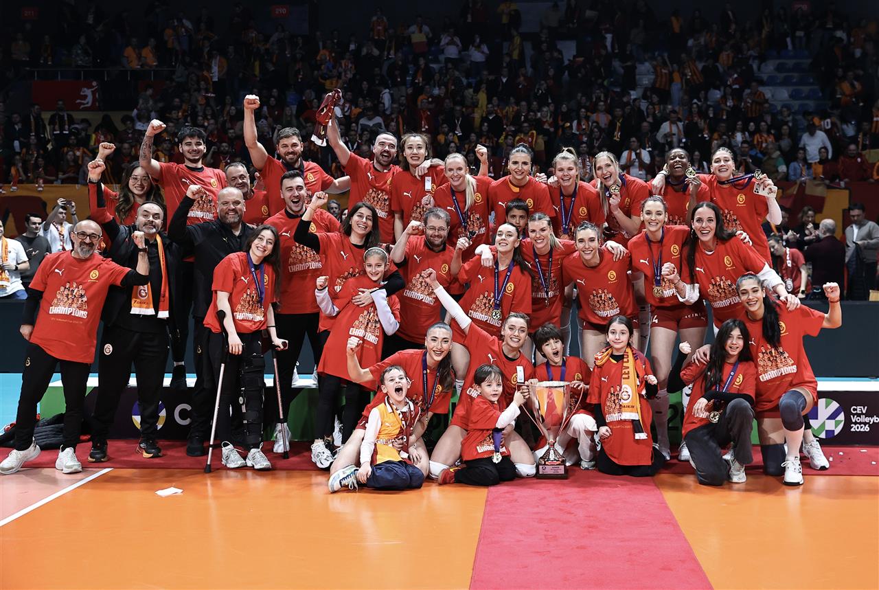 Chieri'yi 3-1 yenen Galatasaray namağlup CEV Cup'ı kazanarak tarih yazdı