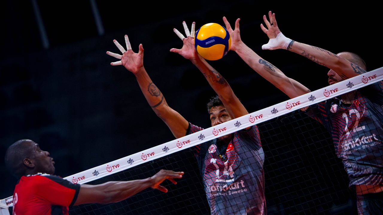 Spor Toto'yu 3-0 yenen Ziraat Bankkart İlk Finalist oldu