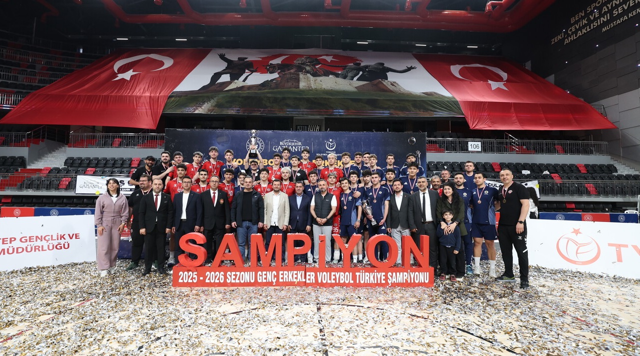 Genç Erkekler'de Ziraat Bankası'nı 3-2 yenen Spor Toto Türkiye Şampiyonu oldu