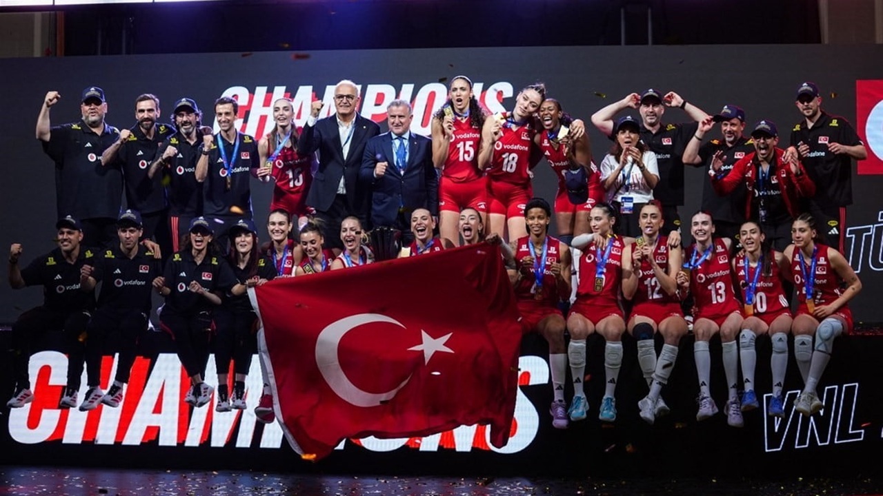 Bakan Bak'tan Filenin Sultanları'na Tebrik Mesajı