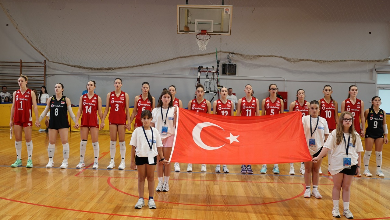 U16 Milliler Sırbistan'ı 3-0 yendi dörtte dört yaptı