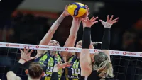 Fenerbahçe VakıfBank'ı 3-2 yendi seriyi 5. maça taşıdı