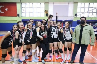 Arhavi Koleji'nin Altın Kızları Set Vermeden Artvin Şampiyonu