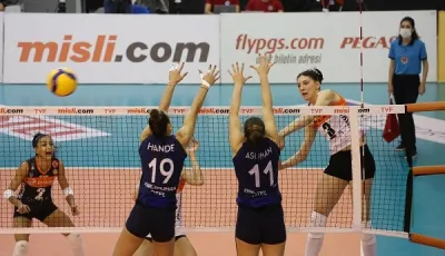 Eczacıbaşı VitrA 5 set sonunda güldü