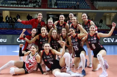 Nurper Özbar'ın Yardımcı Hakem olarak görev yaptığı Haftanın Süper Maçında kazanan THY