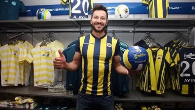 Emre Batur'dan #EvdeKal çağrısı