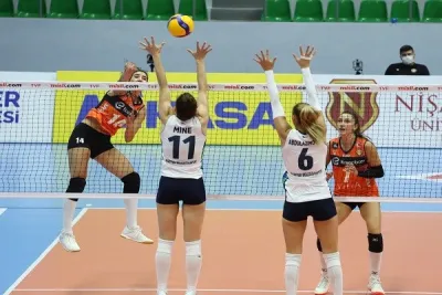 Eczacıbaşı VitrA, Sarıyer Belediyespor'u evindeki ilk maçta yendi