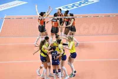 Eczacıbaşı VitrA'yı deviren Fenerbahçe Opet Final'de