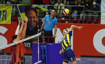 Galatasaray - Fenerbahçe maçının saati değişti