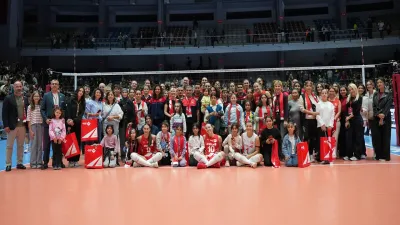 Aras Spor sezona İzmir İtfaiyesi ve İzmirli kız çocuklarıyla başladı