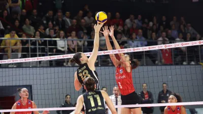 VakıfBank seriyi 5 maça çıkarttı
