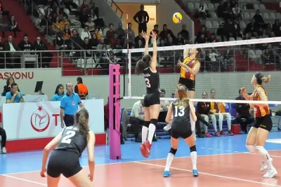 Formaların Terlemediği derbiyi Galatasaray 3-0 kazandı