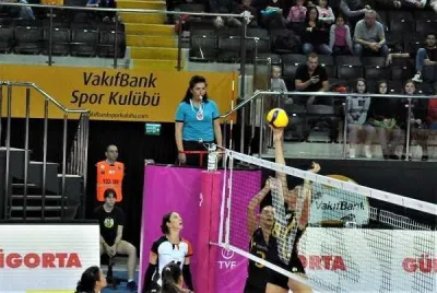 VakıfBank Beylikdüzü Voleybol İhtisas'ı 3-0 yendi