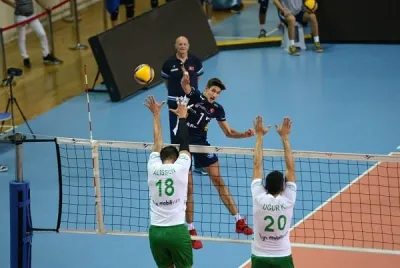 Bursa BŞ Belediyespor Arkas Spor'a set vermedi