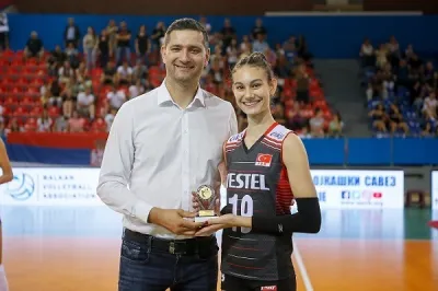 Defne Başyolcu'nun başarısı, babasına dert oldu!