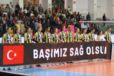 Fenerbahçe Opet, Bursa'da 3-0 galip