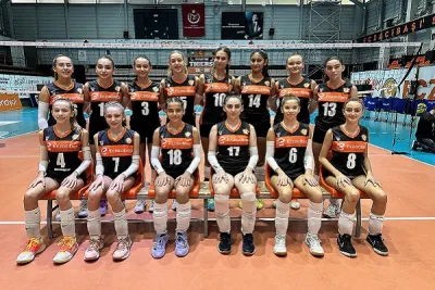 Eczacıbaşı'nın gençleri de ablalarının izinde