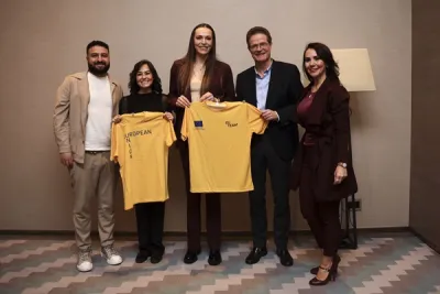 Büyükelçi Meyer-Landrut, kaptan Eda Erdem'den Avrupa Şampiyonluğu hikayesini dinledi