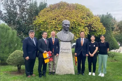 Japon Dışişleri Bakan Yardımcısı'ndan Galatasaray'a ziyaret