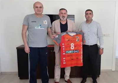 Erzin Yeşilkent Spor'dan sponsora nezaket ziyareti