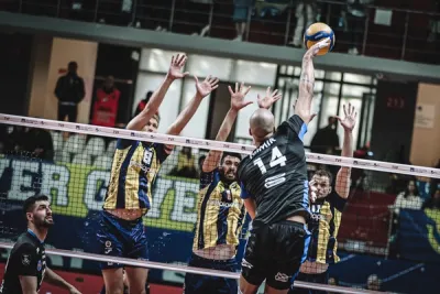 Fenerbahçe Halkbank'ı Devirdi