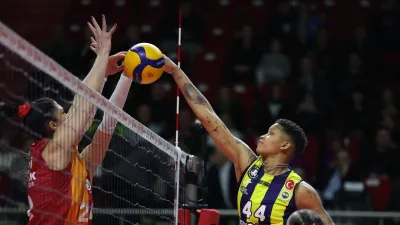 Fenerbahçe seriyi 3. maça taşıdı