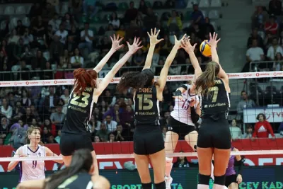 VakıfBank Ankara'da 3 puanı set vermeden aldı