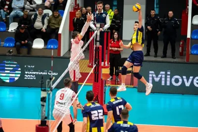 Fenerbahçe Paralopara'nın tur için Altın Seti kazanması gerekiyor