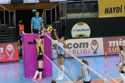VakıfBank'ın 19. galibiyeti Sarıyer Belediyespor'dan