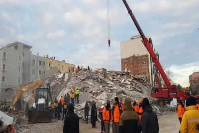 Adıyaman'da İsias Otel'den 5 Can Kurtarıldı