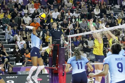 Nurper Özbar'ın yönettiği maçta Imoco Final biletini kaptı