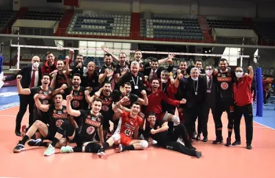 Efeler Ligi'nde ilk finalist Ziraat Bankkart