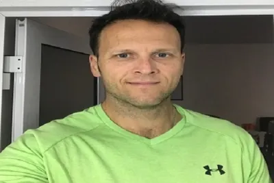 Voleybol tutkunu bir fizyoterapist