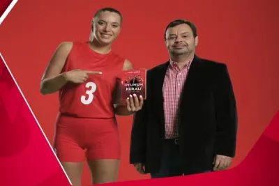 Tunç Afşar ve Cansu Özbay imza gününde