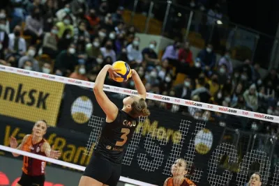 VakıfBank, Galatasaray'a set vermedi