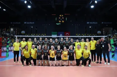 VakıfBank Yarı Finali Altın Set'e Bağladı