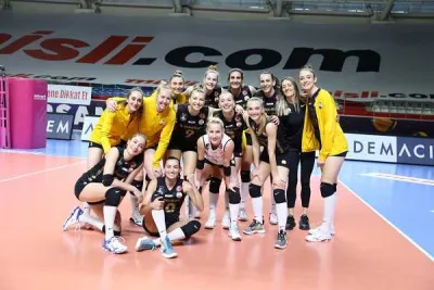 VakıfBank ligin zirvesine kuruldu