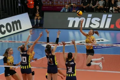 Derbide kazanan VakıfBank rövanşı aldı