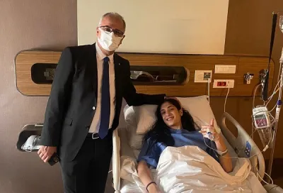 Ameliyat olan Yasemin'in ilk ziyaretçisi Akif Başkan oldu