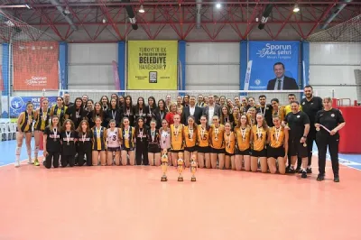 Yıldızlarda Şampiyon VakıfBank ve Arkas Spor
