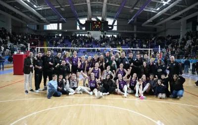 Afyon Belediyesi Yüntaş Sakarya Voleybol'u 3-2 yendi