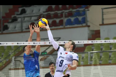 İlk seti alan Afyon, devamını getiremedi