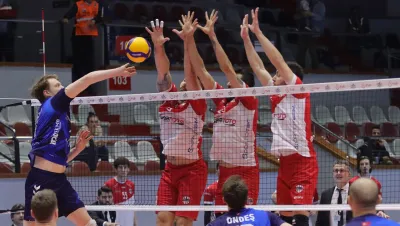 Altekma'yı ikinci maçta da yenen İstanbul Gençlik Halkbank'ı