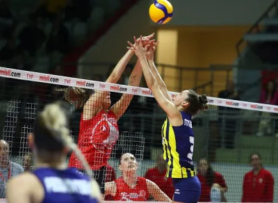 Yılın son derbisi 5 set sürdü, Fenerbahçe iki sene sonra kazandı