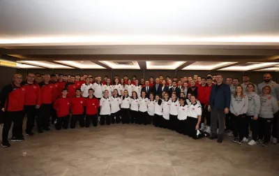 Bakan Çavuşoğlu Genç Millilerimizle Yemekte Bir Araya Geldi