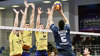 Bursa Büyükşehir Belediyespor Fenerbahçe Medicana Karşısında 3-1 Galip Geldi