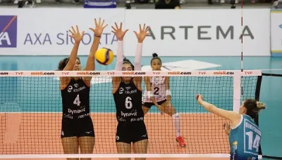 Eczacıbaşı Lider PTT'yi 3-0 yendi