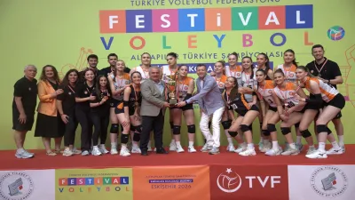 Eczacıbaşı Yıldız Kız Takımı Namağlup Türkiye Şampiyonu