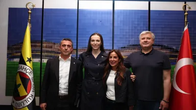 Eda Erdem 2 yıl daha Fenerbahçe Opet'te