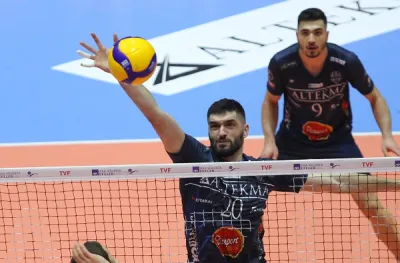 Emre Tayaz yuvada kaldı